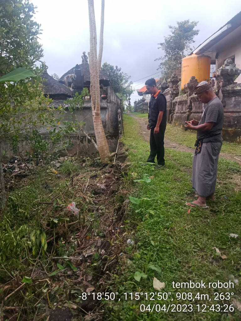 Tembok Roboh di Banjar Auman, Desa Pelaga, Kecamatan Petang Tanggal 04 April 2023